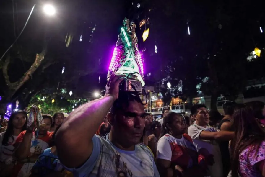 Um rio de gente, um mar de fé