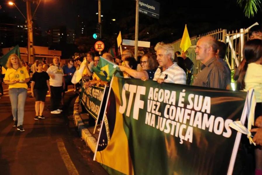 Atos contra habeas corpus a Lula reúnem milhares pelo País