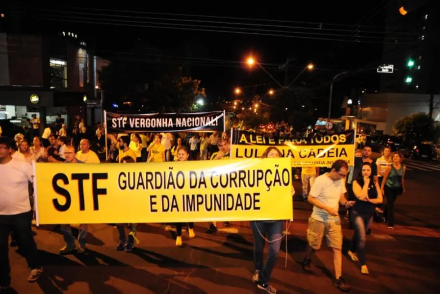 Atos contra habeas corpus a Lula reúnem milhares pelo País