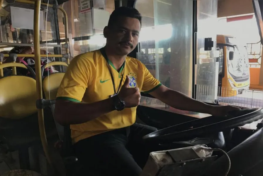 Confira as fotos dos torcedores londrinenses durante o jogo