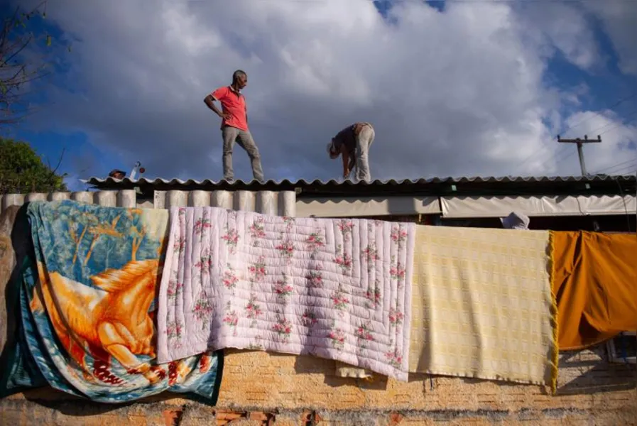 Após temporal, moradores se mobilizam para reconstruir Sengés