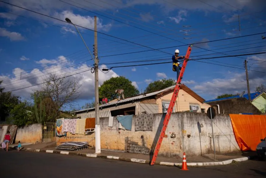 Após temporal, moradores se mobilizam para reconstruir Sengés