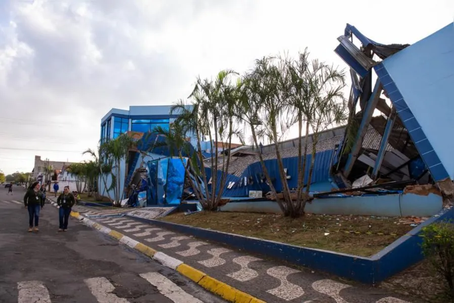 Após temporal, moradores se mobilizam para reconstruir Sengés