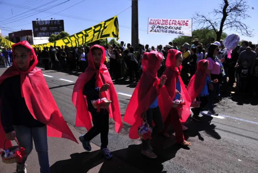 Desfile da Independência em Londrina reúne 20 mil pessoas