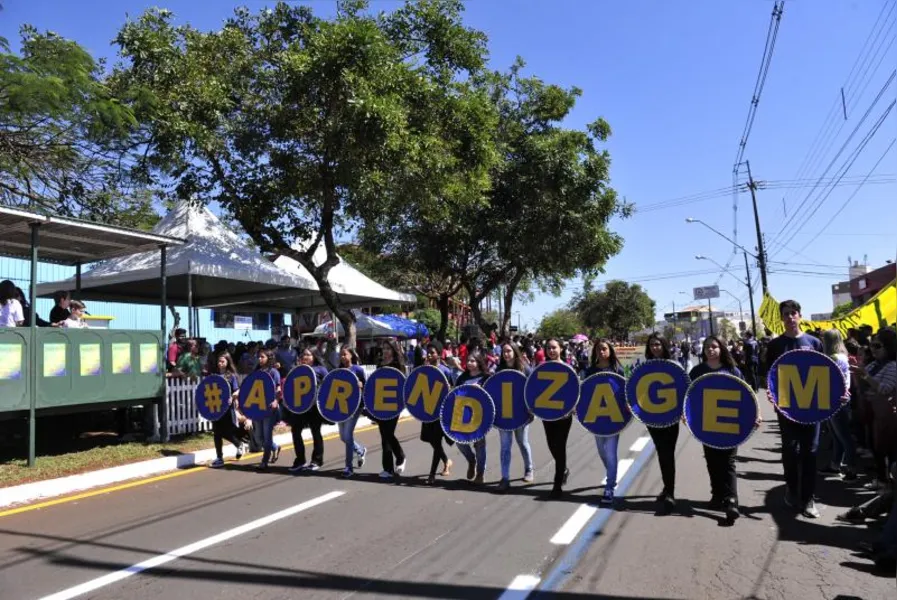 Desfile da Independência em Londrina reúne 20 mil pessoas