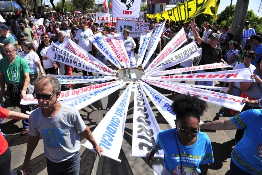 Desfile da Independência em Londrina reúne 20 mil pessoas