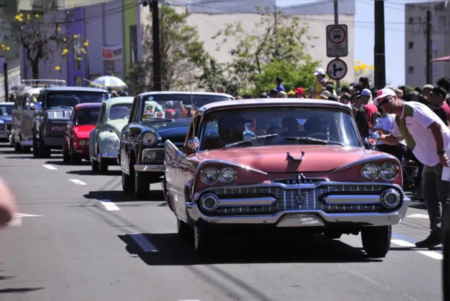 Desfile da Independência em Londrina reúne 20 mil pessoas