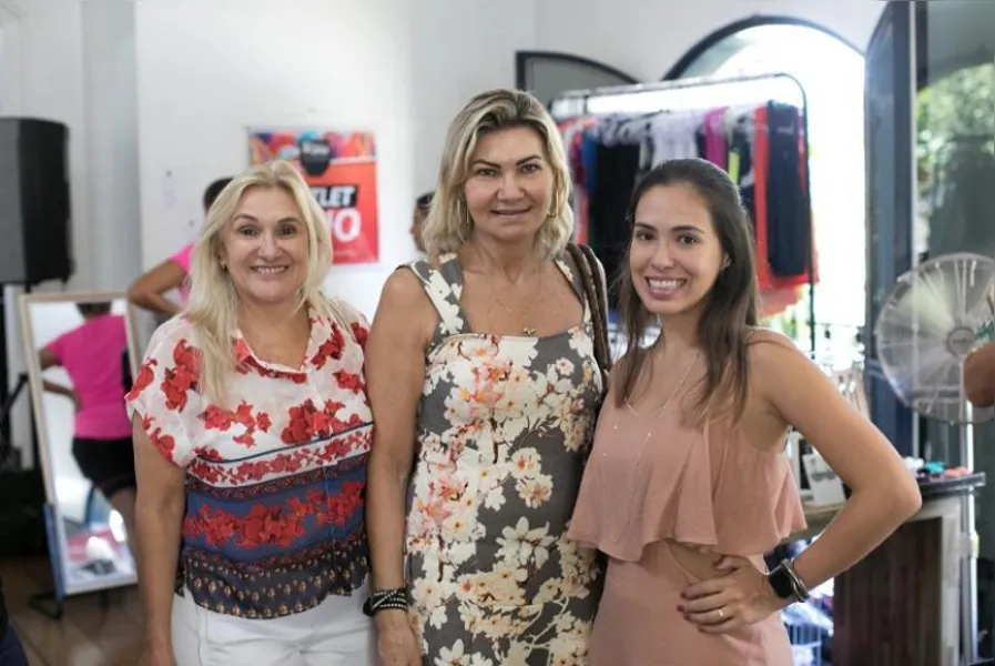 Thiago Nassif: Bazar solidário K.Daher: um sucesso!