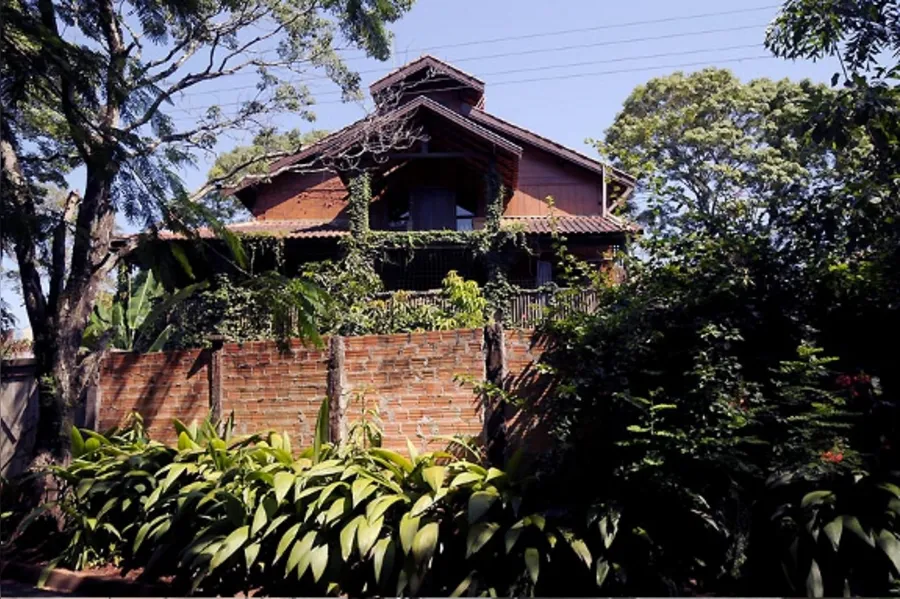 CONSTRUÇÃO - O antigo que se transforma em novo