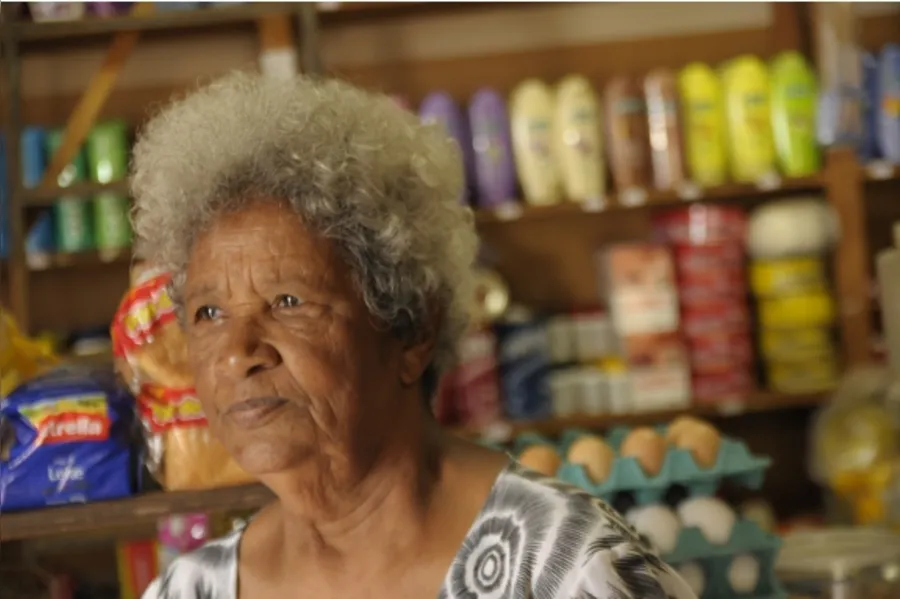 Balcão, poeira e uma vida inteira