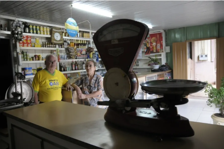 Balcão, poeira e uma vida inteira