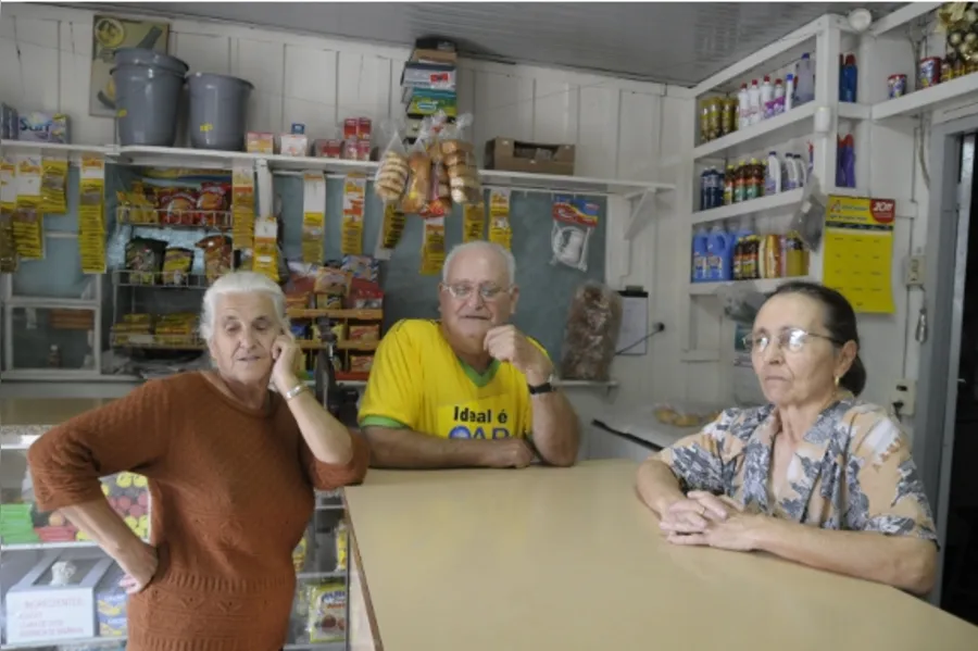 Balcão, poeira e uma vida inteira