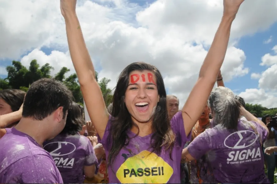 Confira a lista dos 3,1 mil aprovados no Vestibular 2011 da UEL