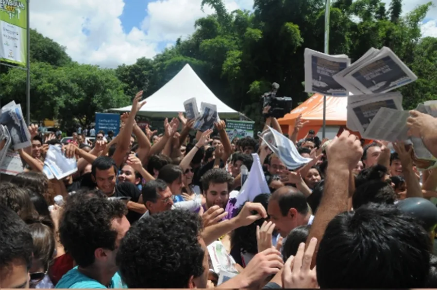Gritos, alegria e cores na comemoração