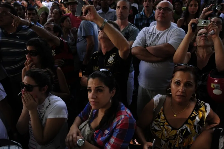 Incêndio destrói Cine Teatro Ouro Verde