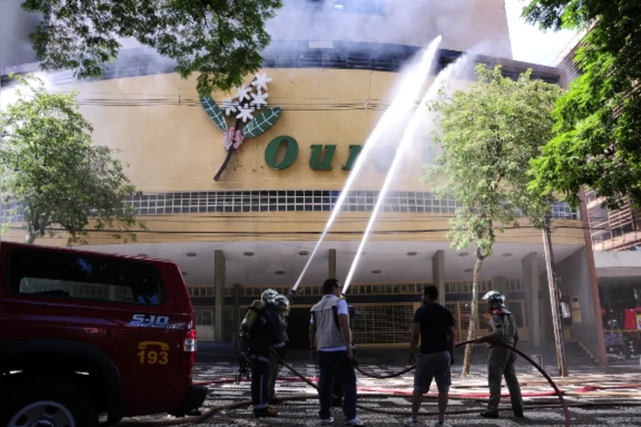 Ouro Verde é destruído pelo fogo