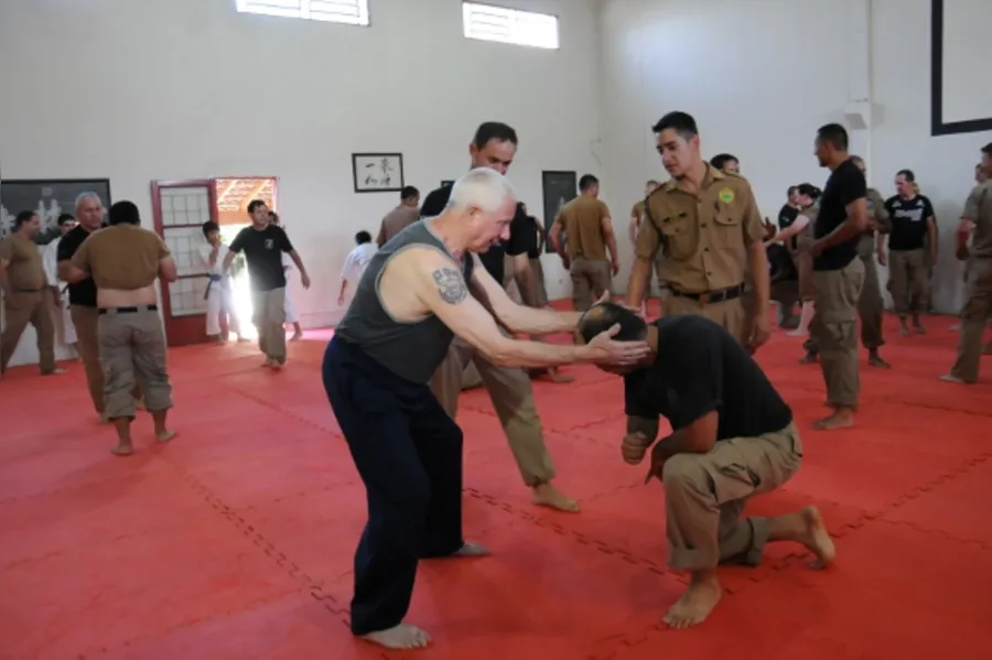 Mestre inglês capacita policiais militares