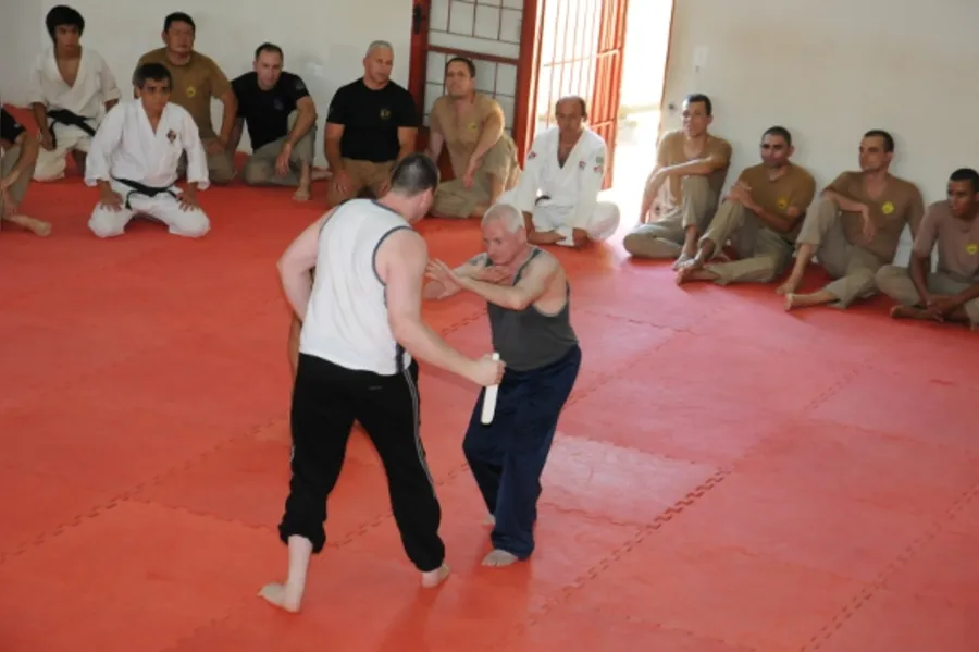 Mestre inglês capacita policiais militares
