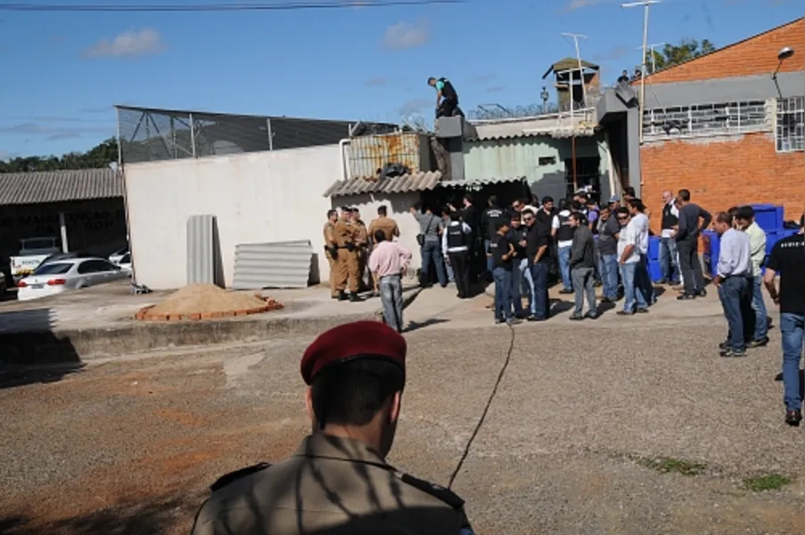 Carcereiro é liberado e termina rebelião no 2º DP
