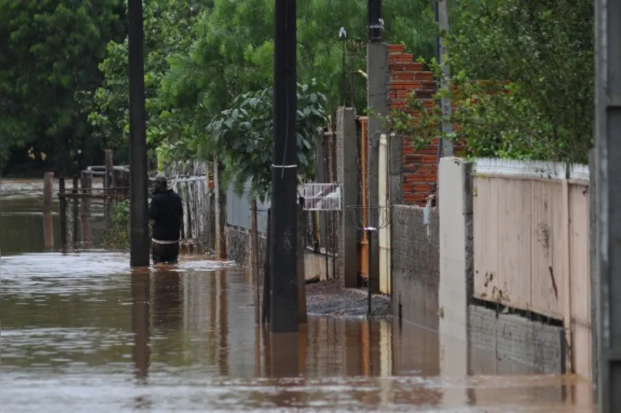 Chuva deixa rastro de destruição em Londrina