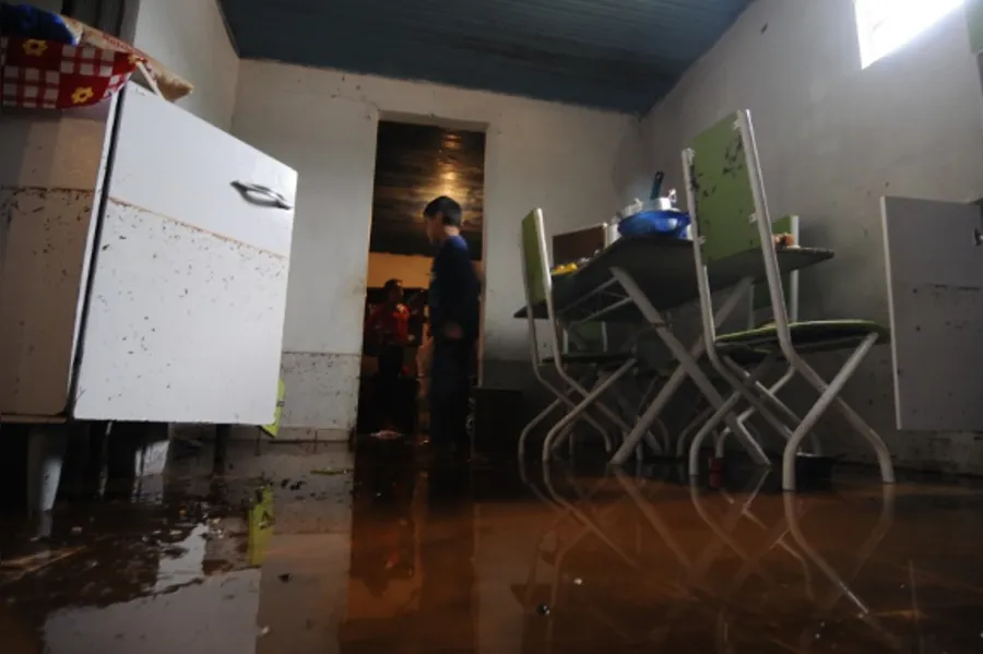 Cheia deixou moradores ilhados em Ibiporã e Jataizinho