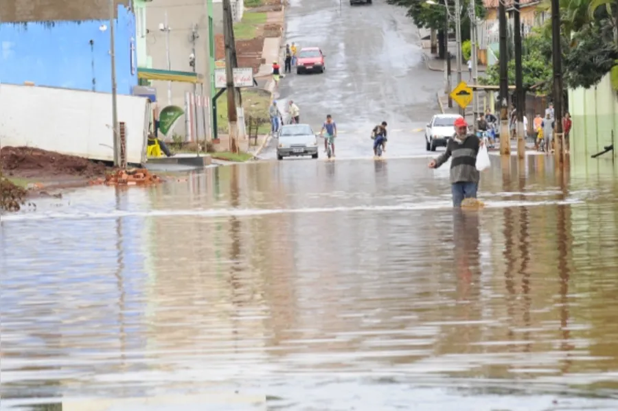 Chuva deixa rastro de destruição em Londrina