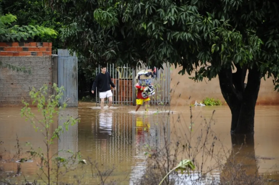 Chuva deixa rastro de destruição em Londrina