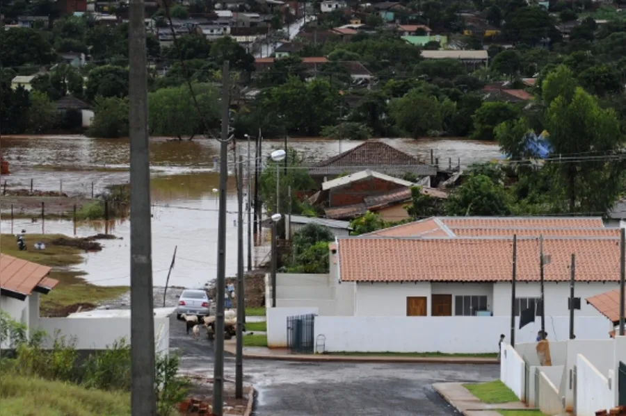 Chuva deixa rastro de destruição em Londrina