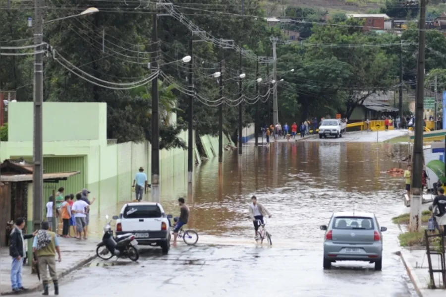Chuva deixa rastro de destruição em Londrina