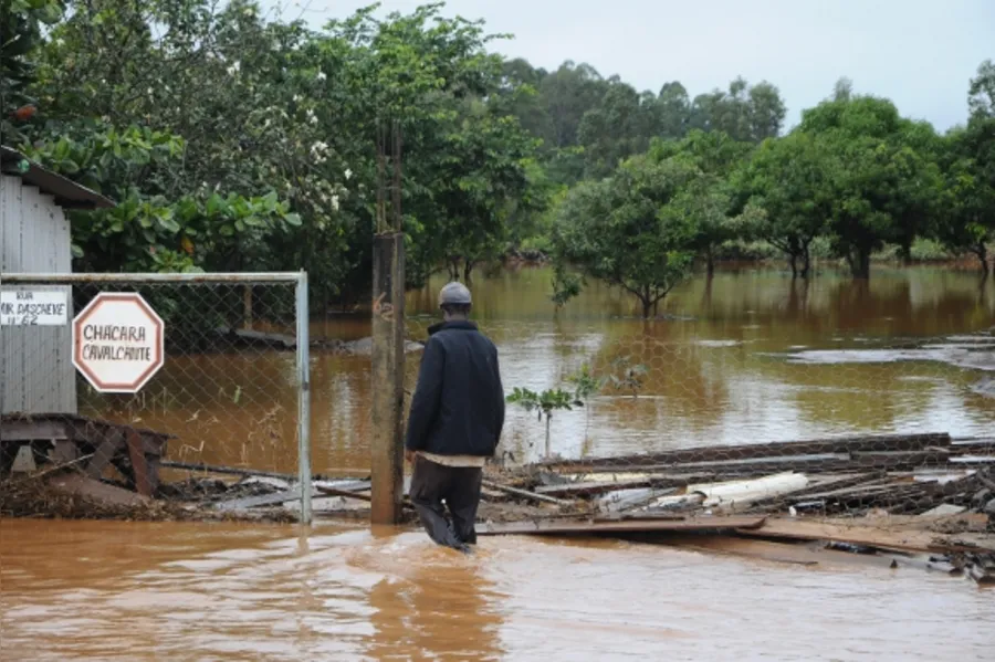 Chuva deixa rastro de destruição em Londrina