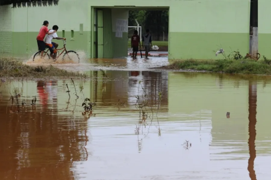 Chuva deixa rastro de destruição em Londrina