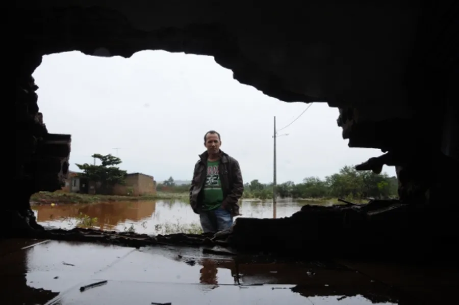 Cheia deixou moradores ilhados em Ibiporã e Jataizinho