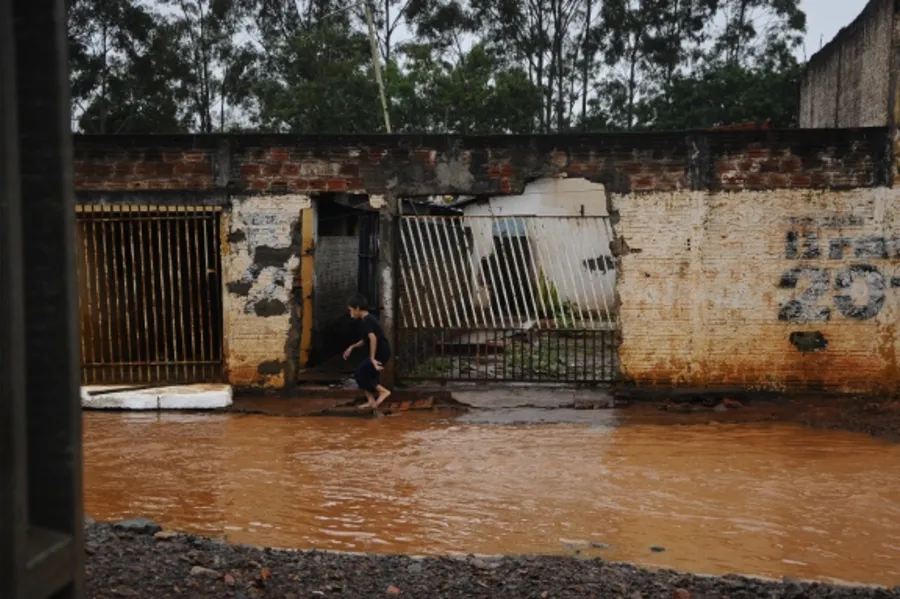 Chuva deixa rastro de destruição em Londrina