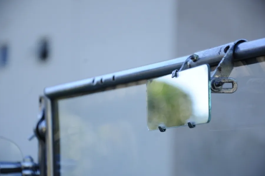 Colecionador mantém sonho de menino na garagem