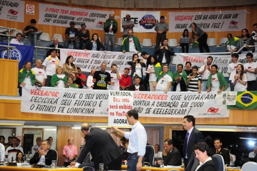 Pela 2 vez na história de Londrina, Câmara cassa prefeito