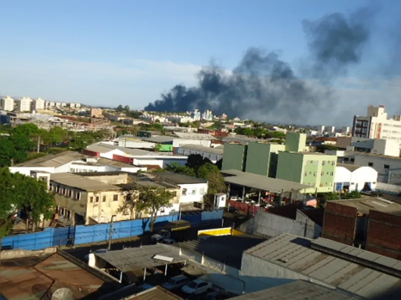 Incêndio atinge antigo lixão de Londrina