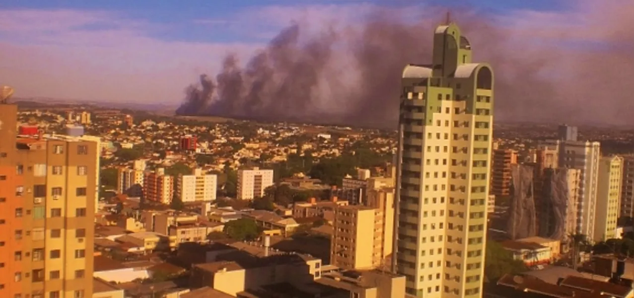 Incêndio atinge antigo lixão de Londrina