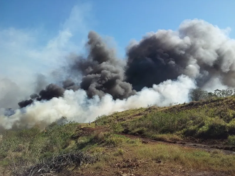 Incêndio atinge antigo lixão de Londrina