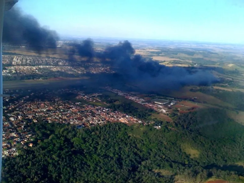 Incêndio atinge antigo lixão de Londrina
