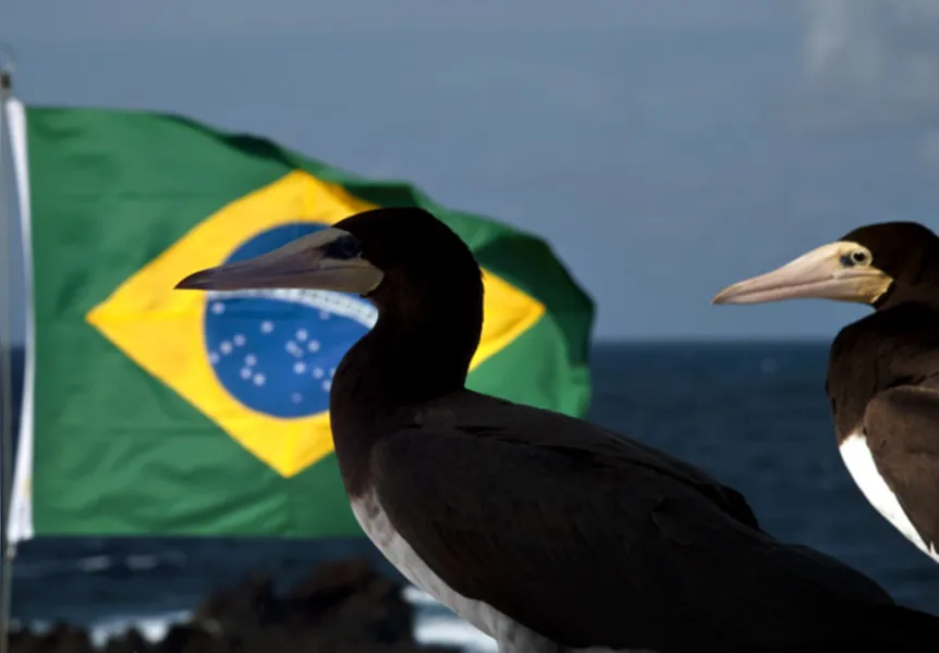 Um pedaço de Brasil perdido no Atlântico Norte