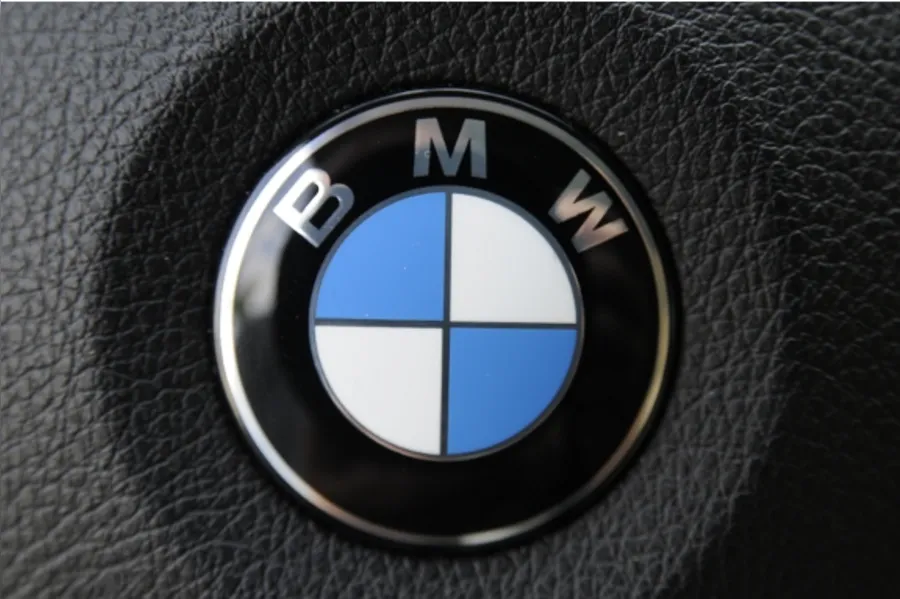 Passeio de BMW traduz velocidade e conforto