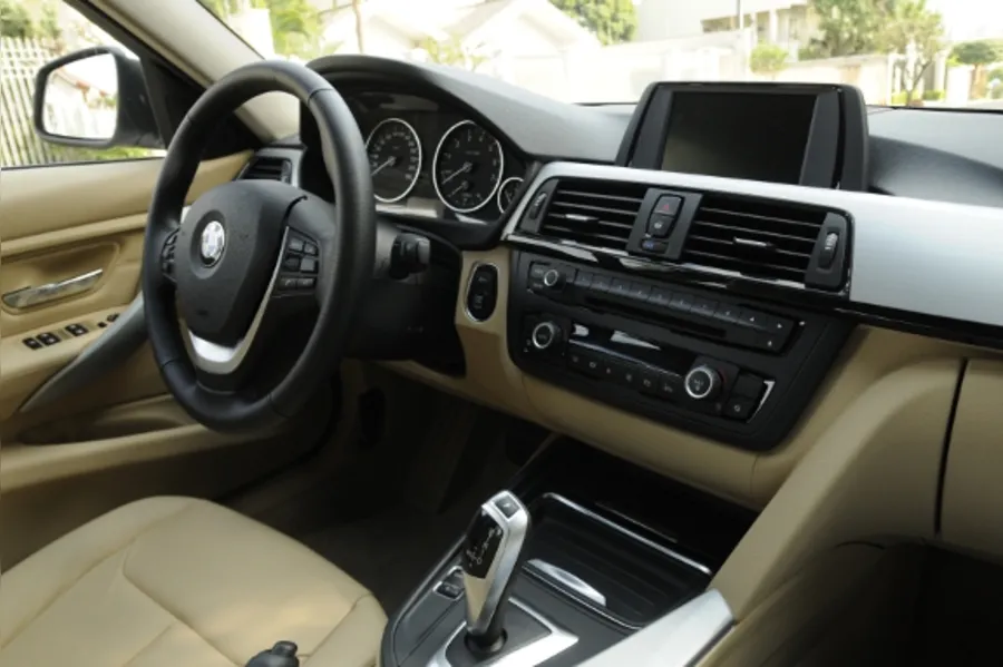 Passeio de BMW traduz velocidade e conforto