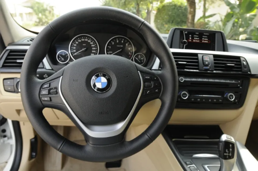 Passeio de BMW traduz velocidade e conforto