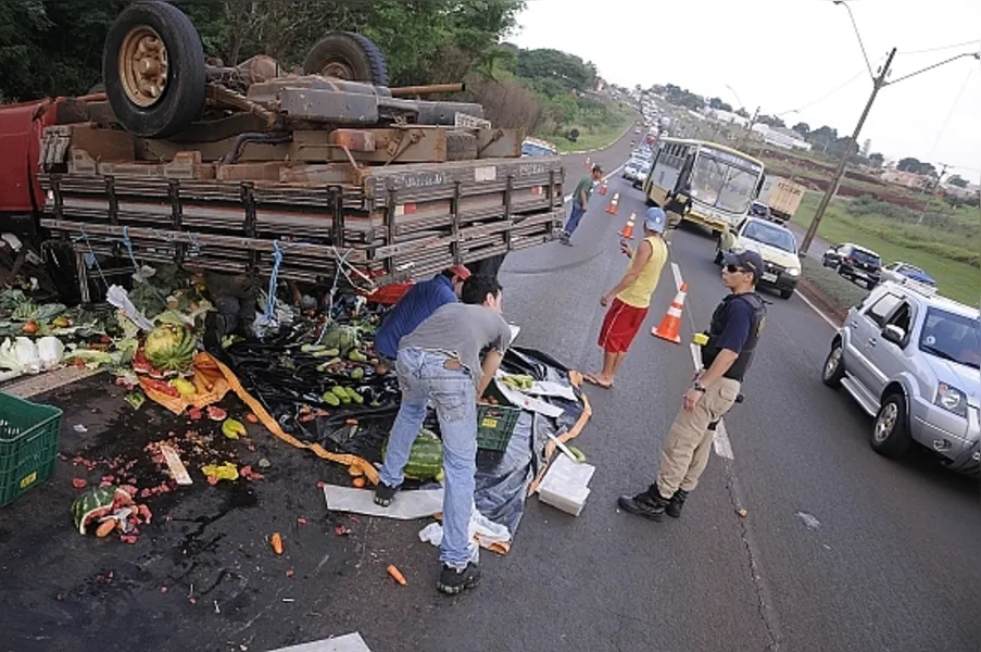 Acidentes congestionam BR-369 nos dois sentidos
