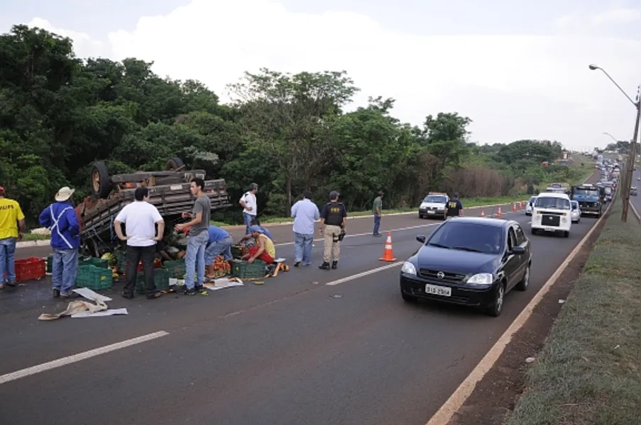 Acidentes congestionam BR-369 nos dois sentidos