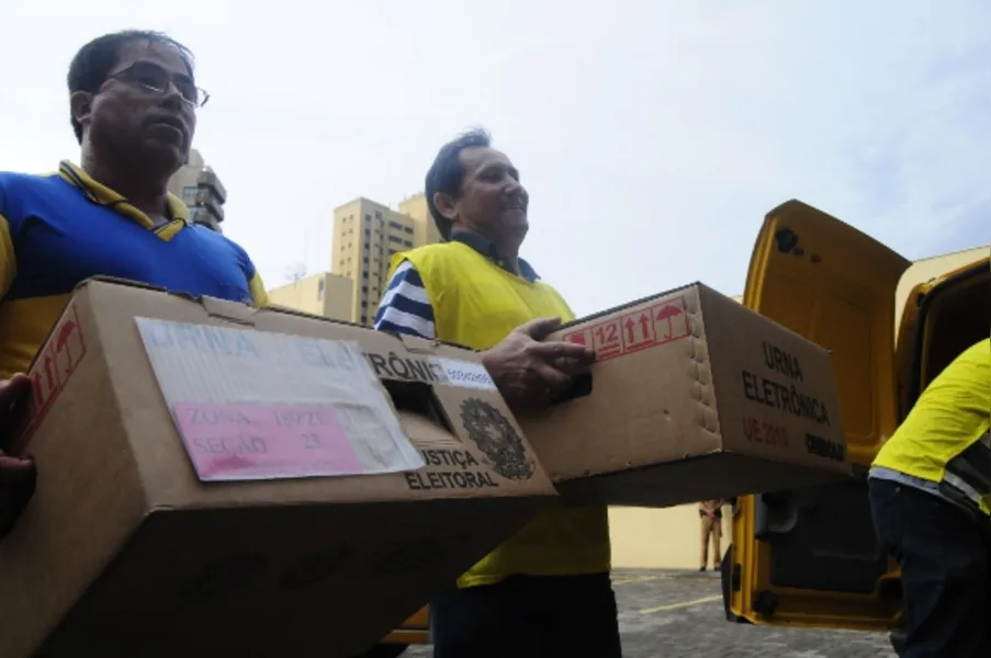 Confira as imagens mais marcantes do segundo turno em Londrina