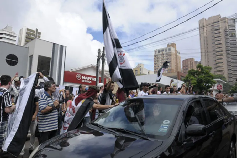 Confira, em imagens, a festa dos corintianos em Londrina