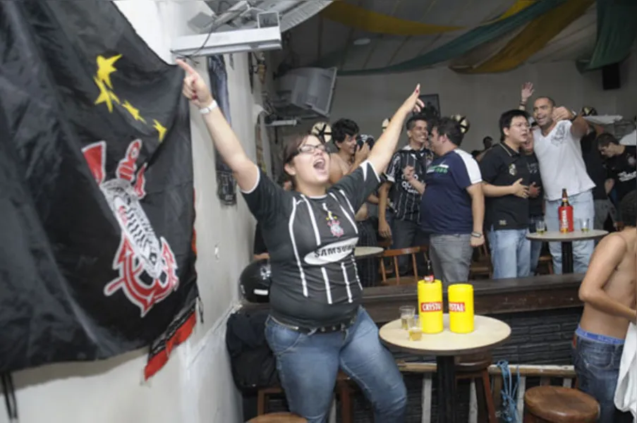 Confira, em imagens, a festa dos corintianos em Londrina