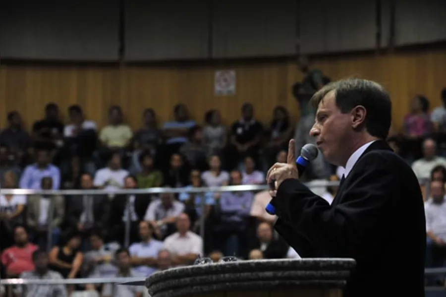 Kireeff toma posse e reforça discurso anticorrupção
