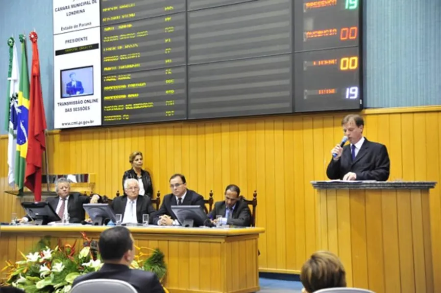 Kireeff toma posse e reforça discurso anticorrupção